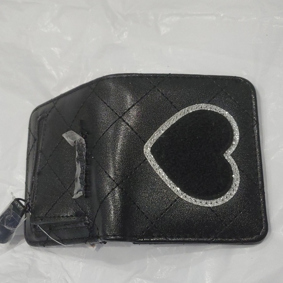 Betsey Johnson black quilted glitter trimmed fuzzy heart LBMoney bifold wallet - Picture 11 of 11